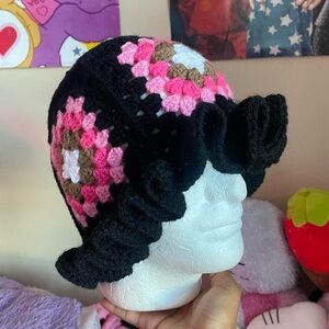 crochet granny square ruffle hat <3